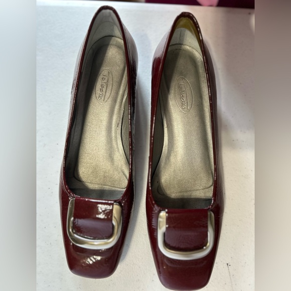 Talbots  Women’s Leather Shoe Slip On Low Heels Sz 8.5 Pumps Red Silver Accent - Picture 1 of 7